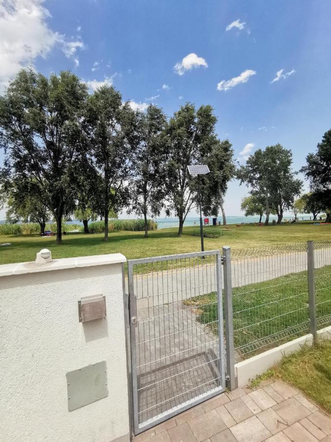 Vizpart Honved Apartman บาลาตอนแลลเล ภายนอก รูปภาพ